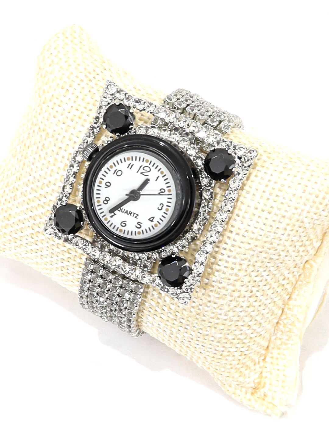 

Krelin Women Dial & Stainless Steel Bracelet Style Straps Analogue Automatic Watch Watch-D7-BLK-02, Silver