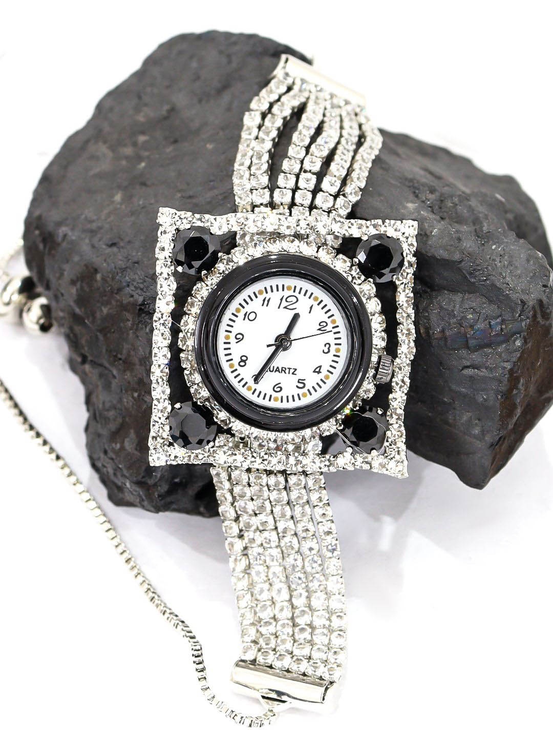 

FIMBUL Women Dial & Stainless Steel Bracelet Style Straps Analogue Automatic Watch Watch, Silver