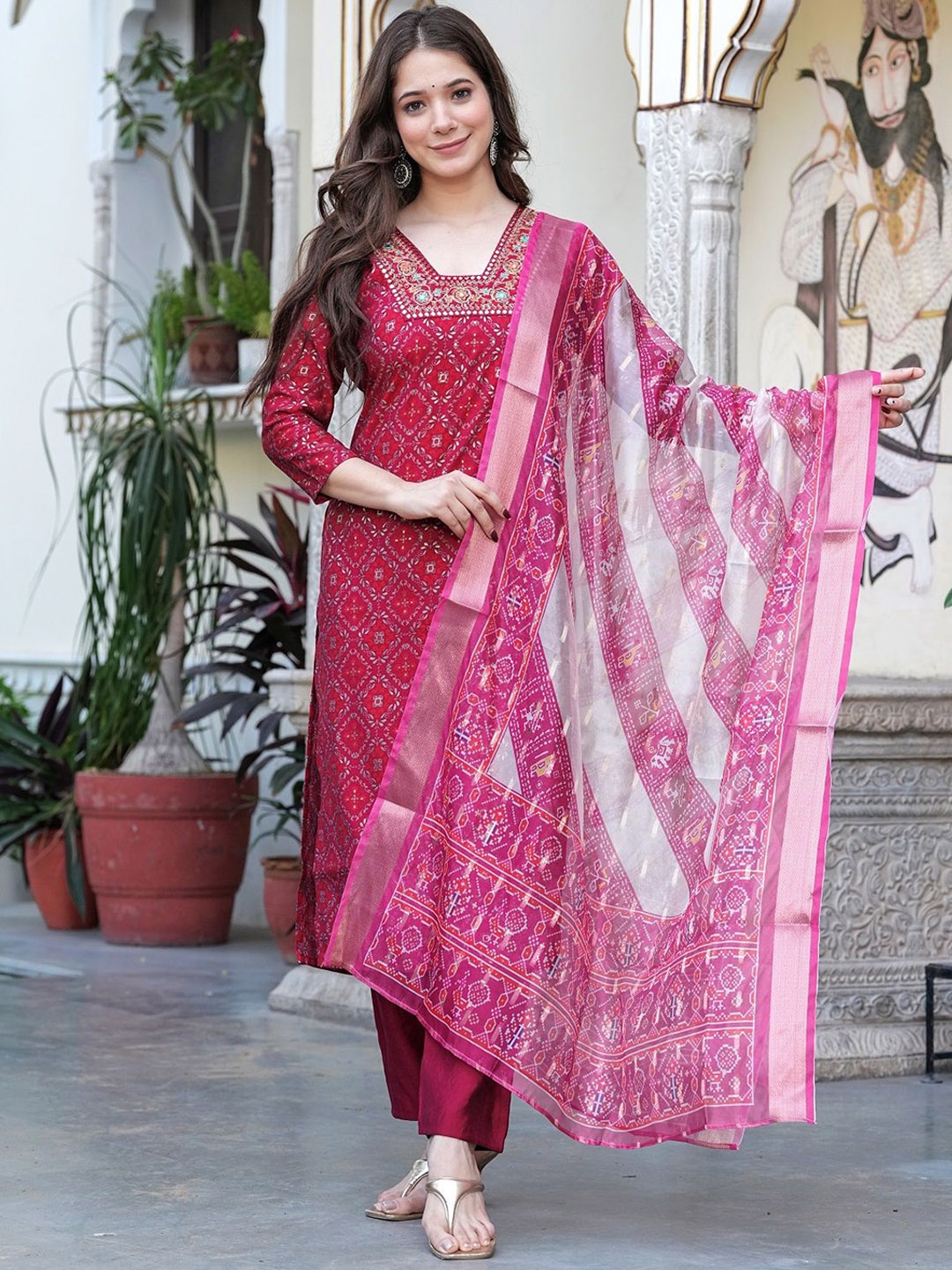 

MILAAV Women Floral Printed Regular Pure Cotton Kurti with Trousers & With Dupatta, Pink