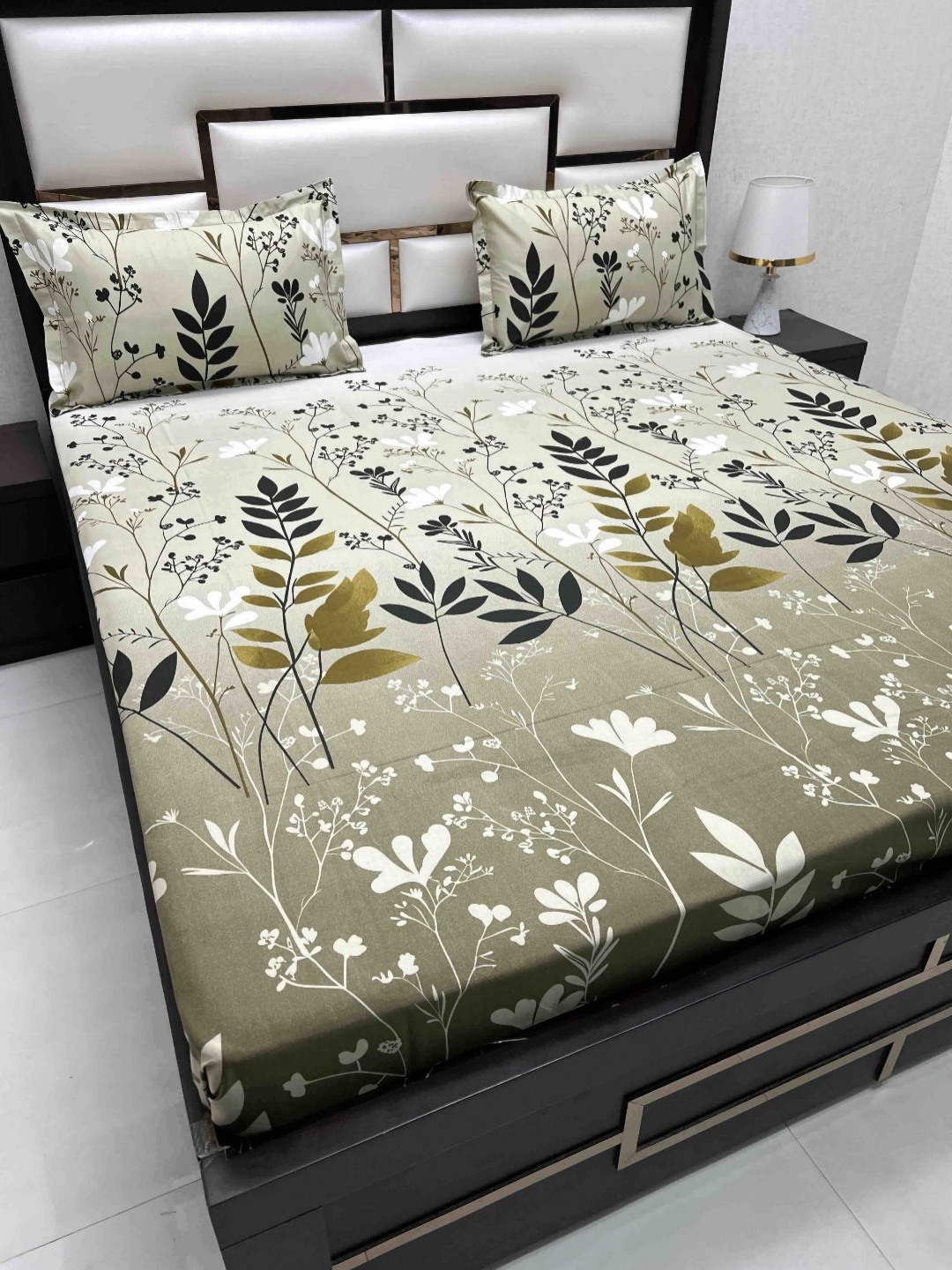 

Pure Decor Green & Black Floral 210 TC Queen Bedsheet & 2 Pillow Covers 2.25 m x 2.55 m