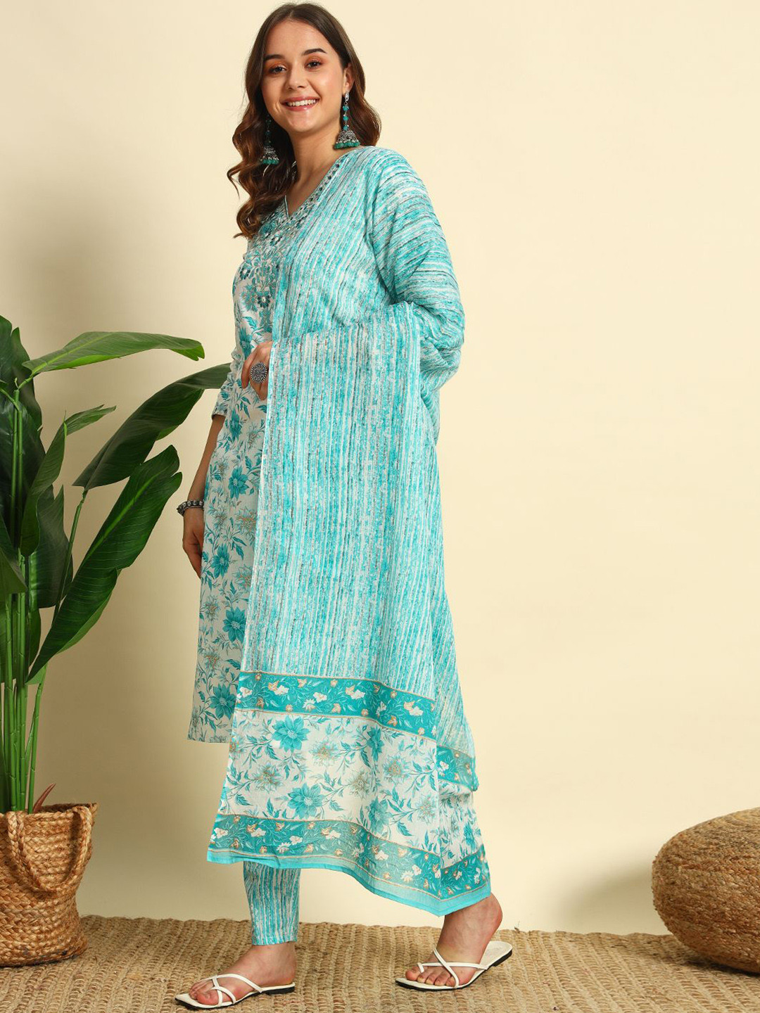 

IkDaiya Women Floral Embroidered Regular Thread Work Pure Cotton Kurta with Trousers & With Dupatta, Blue