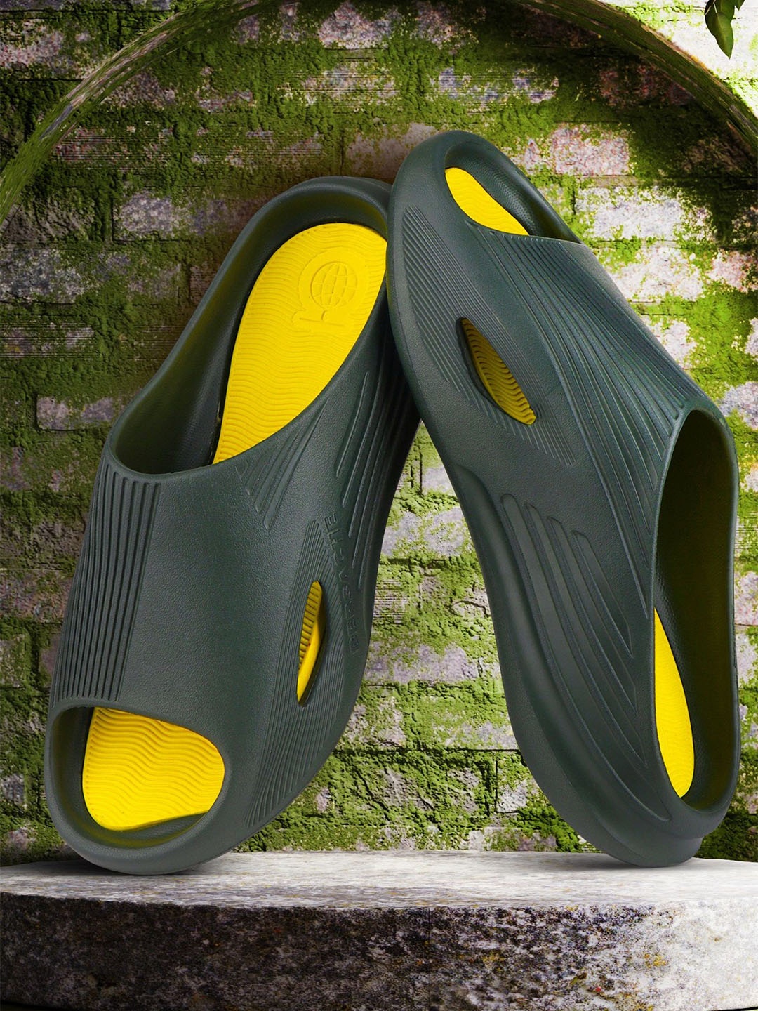 

BERSACHE Men Rubber Sliders, Green