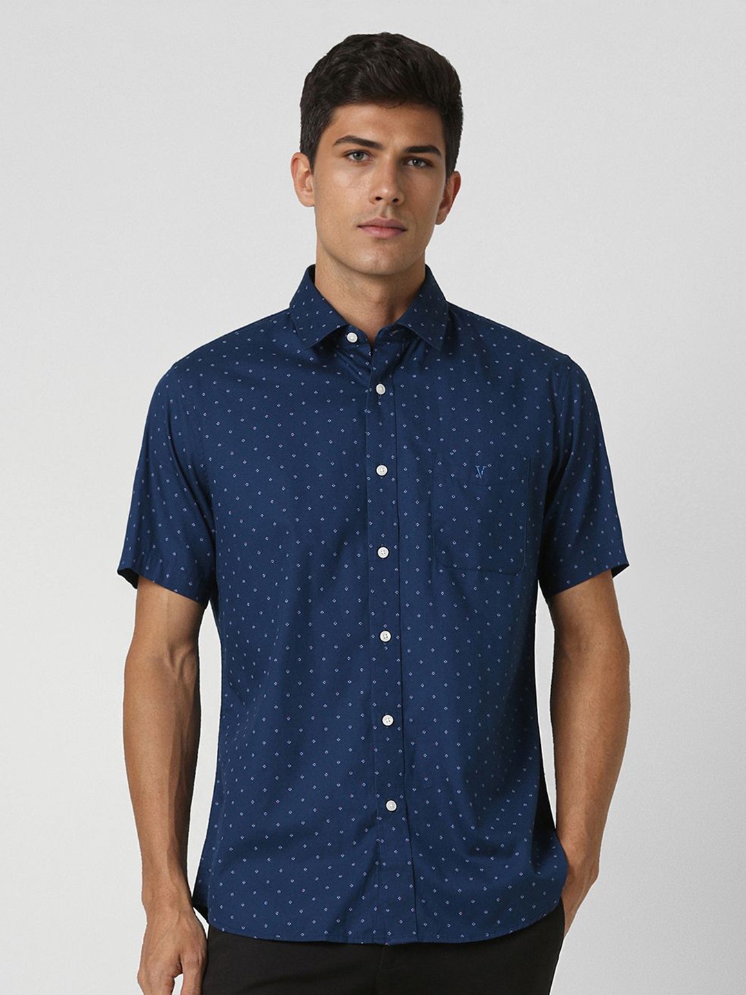 

Van Heusen Sport Men Slim Fit Opaque Printed Casual Shirt, Navy blue