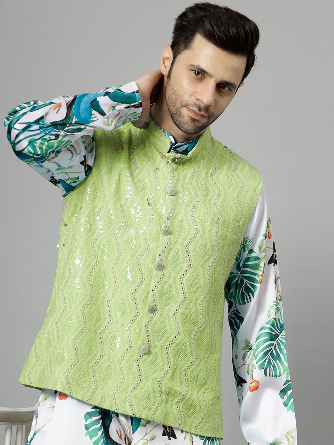 

Utsav Fashion Men Embellished Nehru Jacket, Green