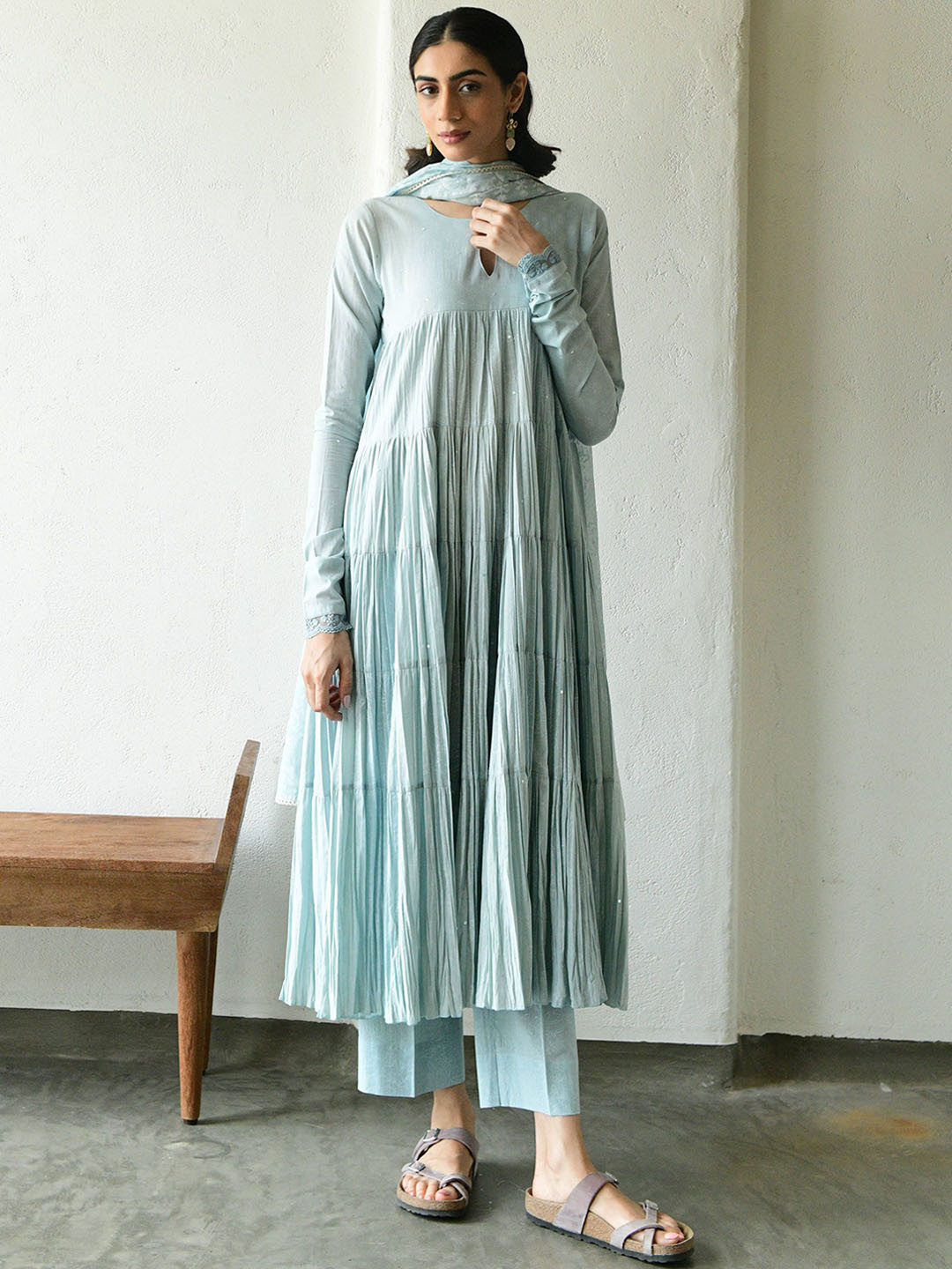 

Resha India Women Floral Colourblocked Tiered Pure Cotton Kurta with Trousers & With Dupatta, Blue