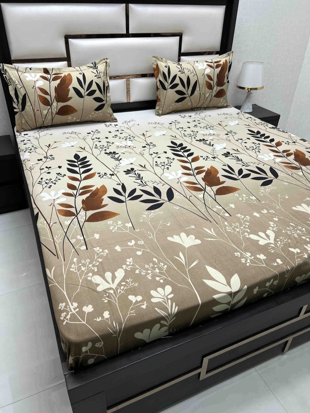 

Pure Decor Brown & White Floral 200 TC Pure Cotton Queen Bedsheet Set 2.25 m x 2.56 m