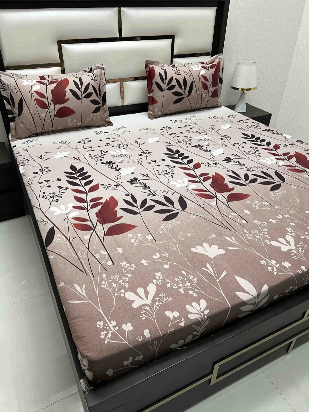 

Pure Decor Brown & White Floral 330 TC Pure Cotton Queen Bedsheet Set 2.28 m x 2.56 m