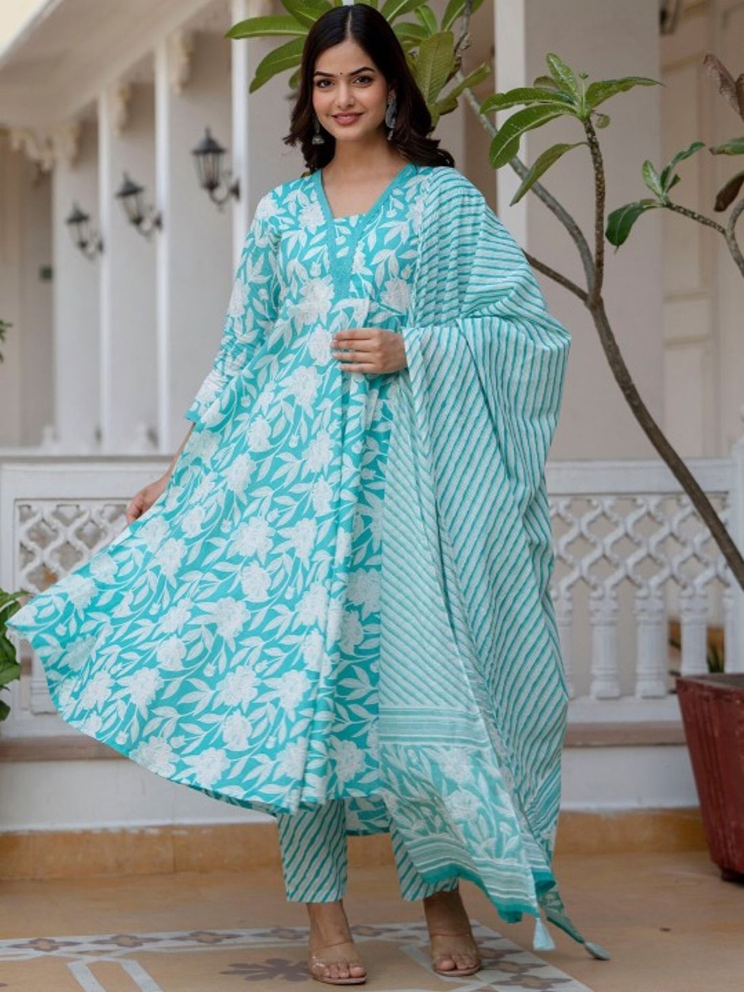 

GEKHA Women Floral Printed Regular Thread Work Pure Cotton Kurta with Trousers & With Dupatta, Turquoise blue