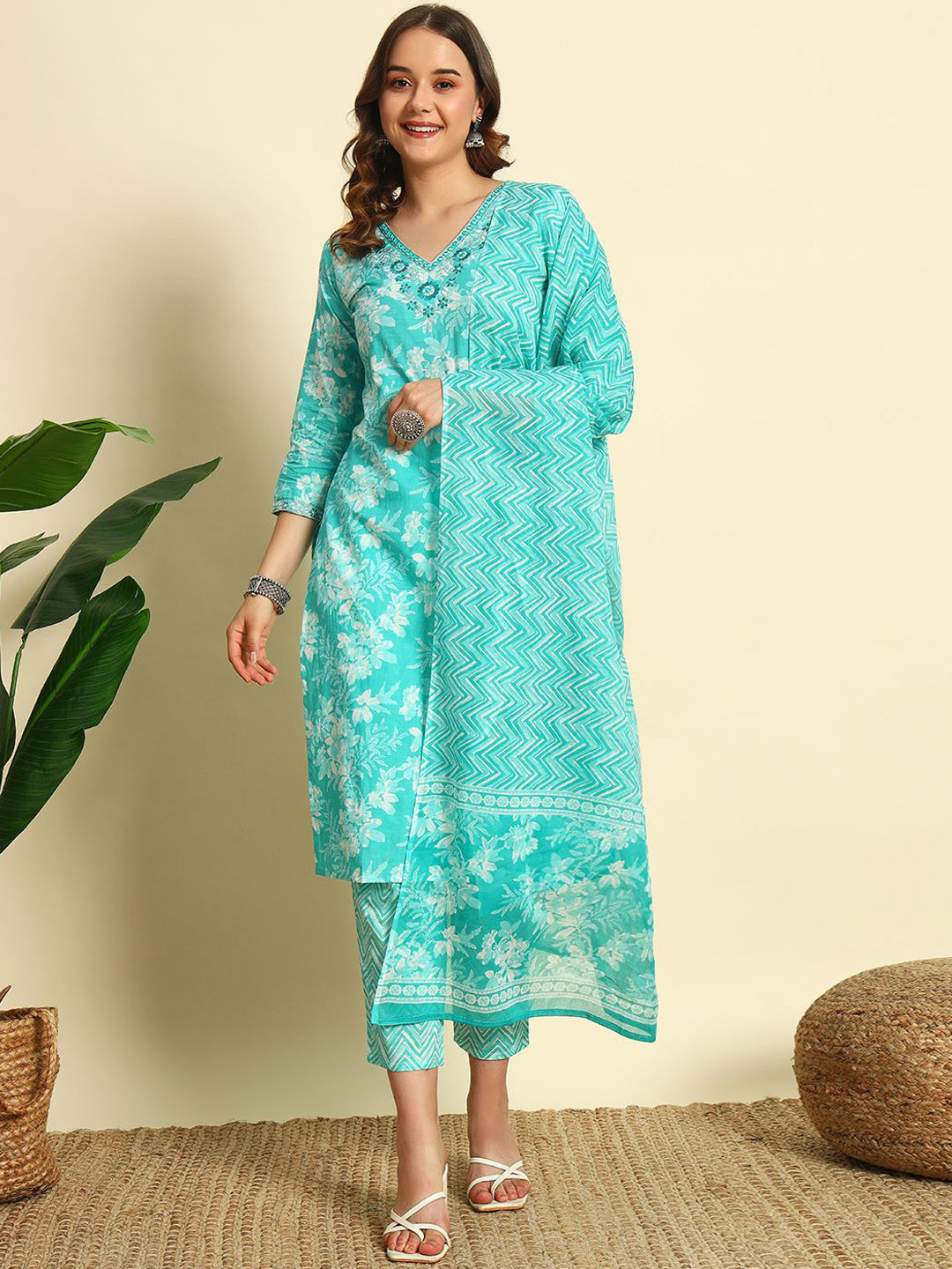 

IkDaiya Women Floral Embroidered Regular Pure Cotton Kurta with Trousers & With Dupatta, Blue