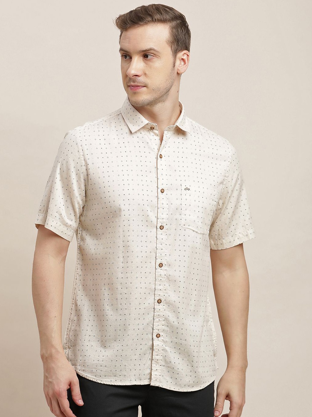 

Turtle Men Relaxed Slim Fit Opaque Printed Casual Shirt, Beige