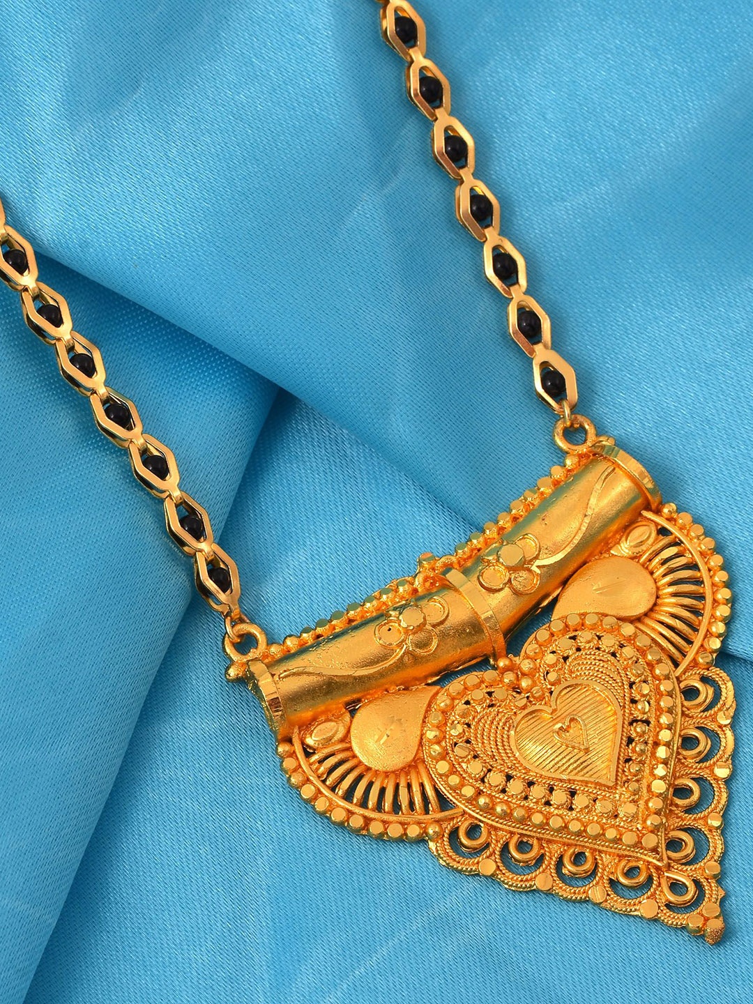 

MEMOIR Gold-Plated Artificial Beads Mangalsutra