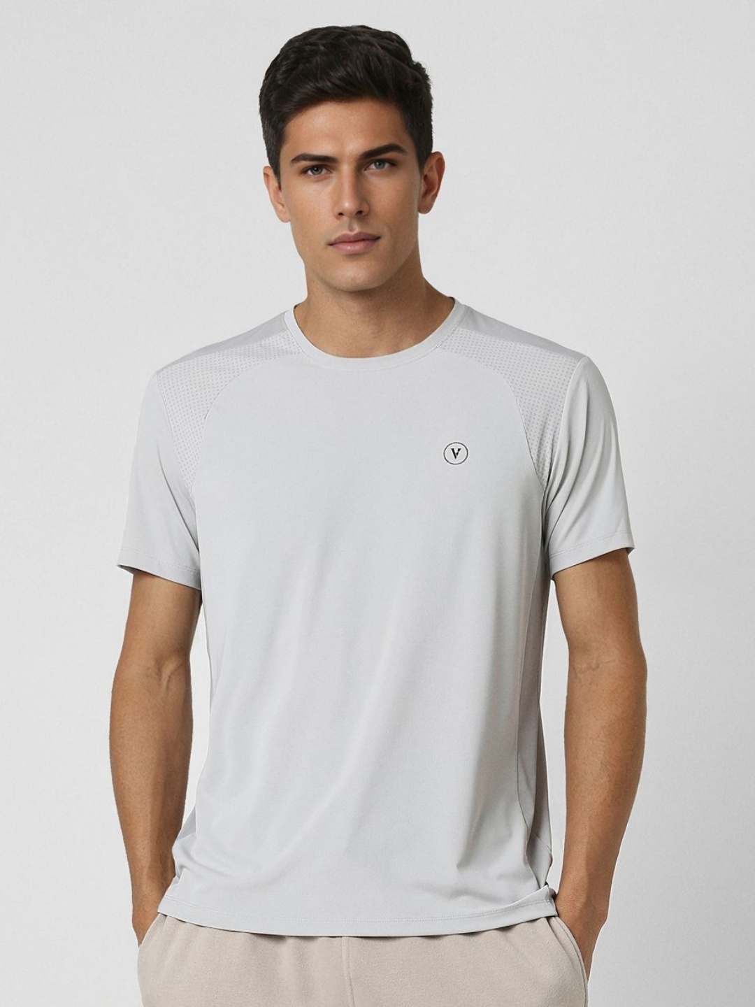 

Van Heusen Flex Men Colourblocked Applique Slim Fit T-shirt, White