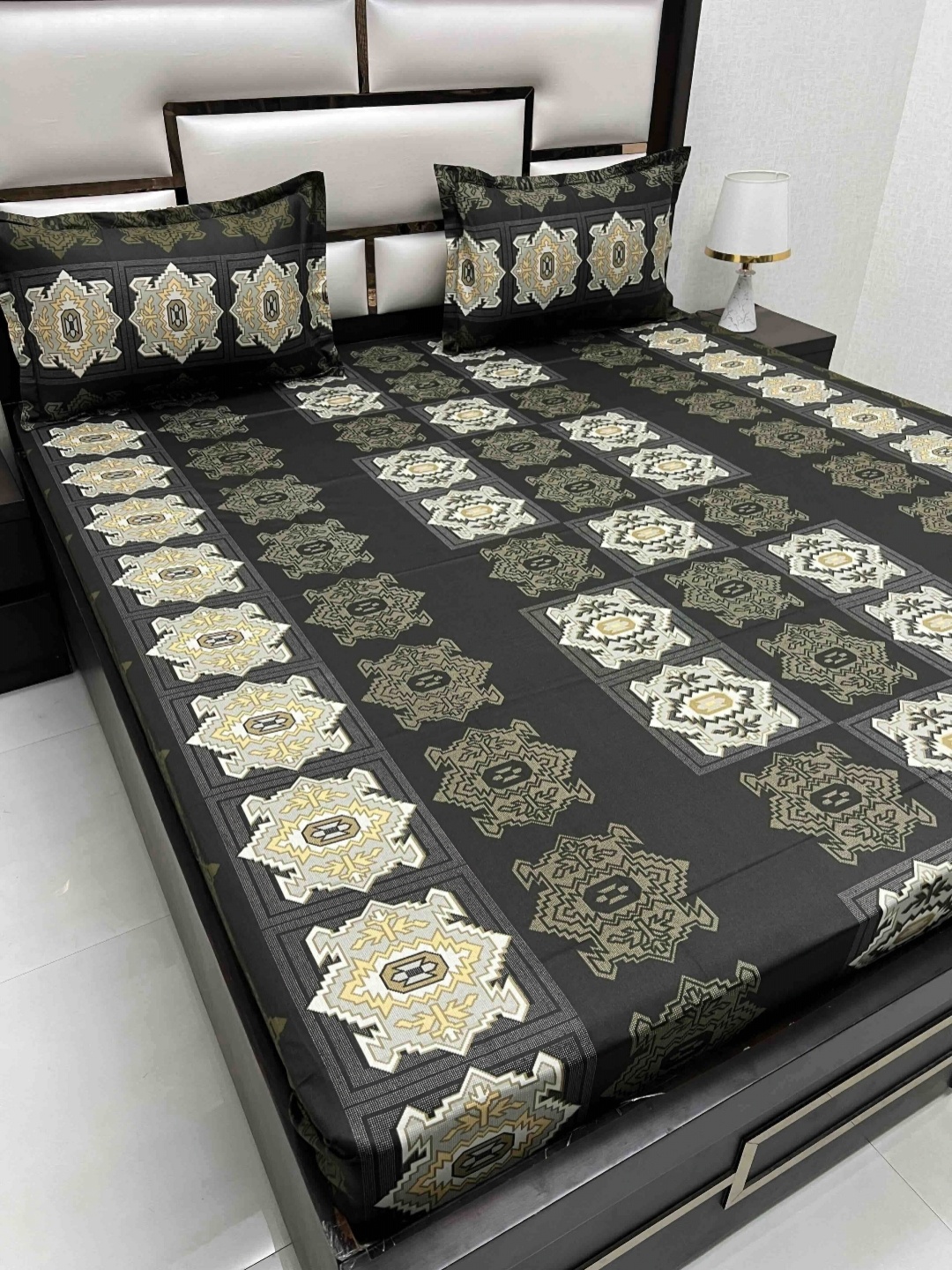 

Pure Decor Green & White Ethnic Motifs 250 TC Cotton Queen Bedsheet Set 2.26 m x 2.57 m