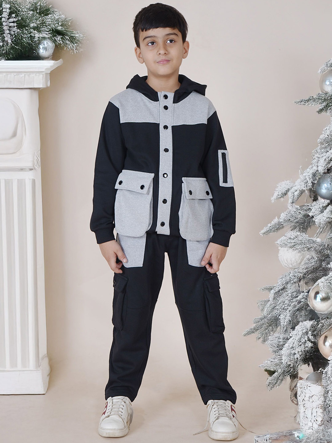 

KiddoPanti Boys Colorblocked Hooded Cargo StyleTracksuit, Black
