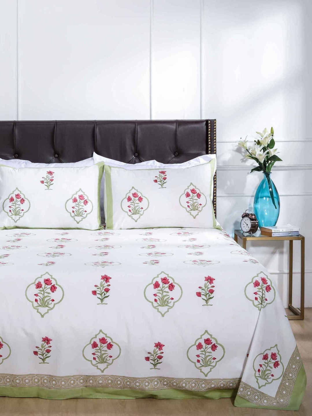 

SHAHENAZ White & Green Floral 220 TC Queen Bedsheet with 2 Pillow Covers