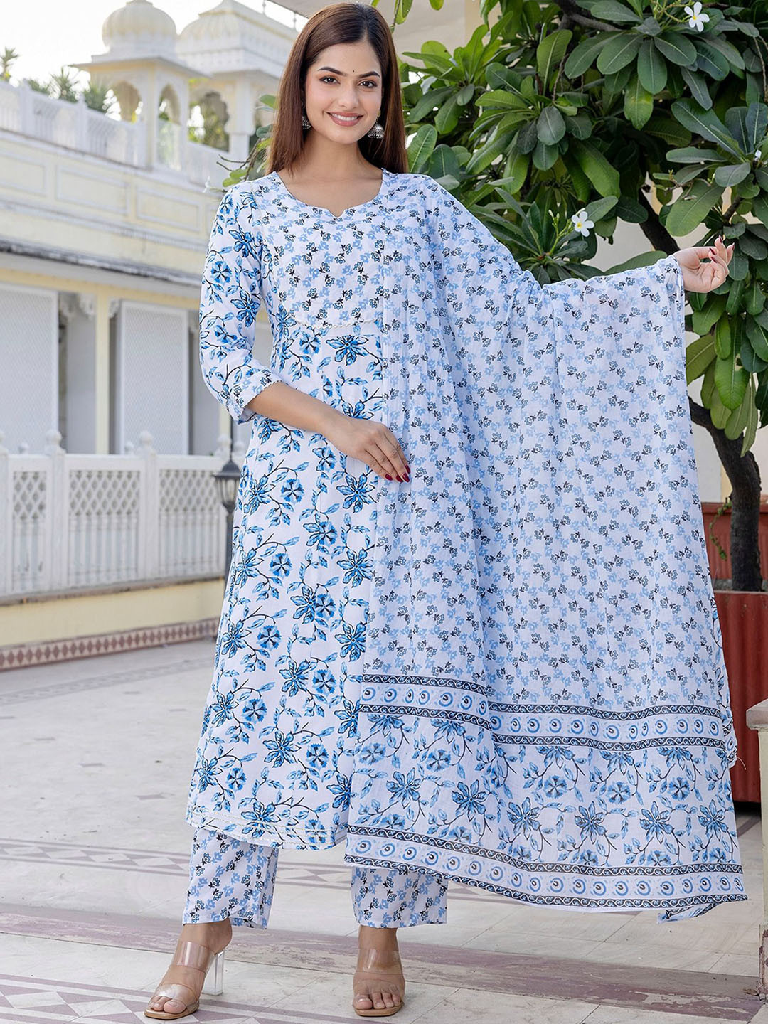 

GEKHA Women Printed Regular Thread Work Pure Cotton Kurta with Trousers & With Dupatta, Blue