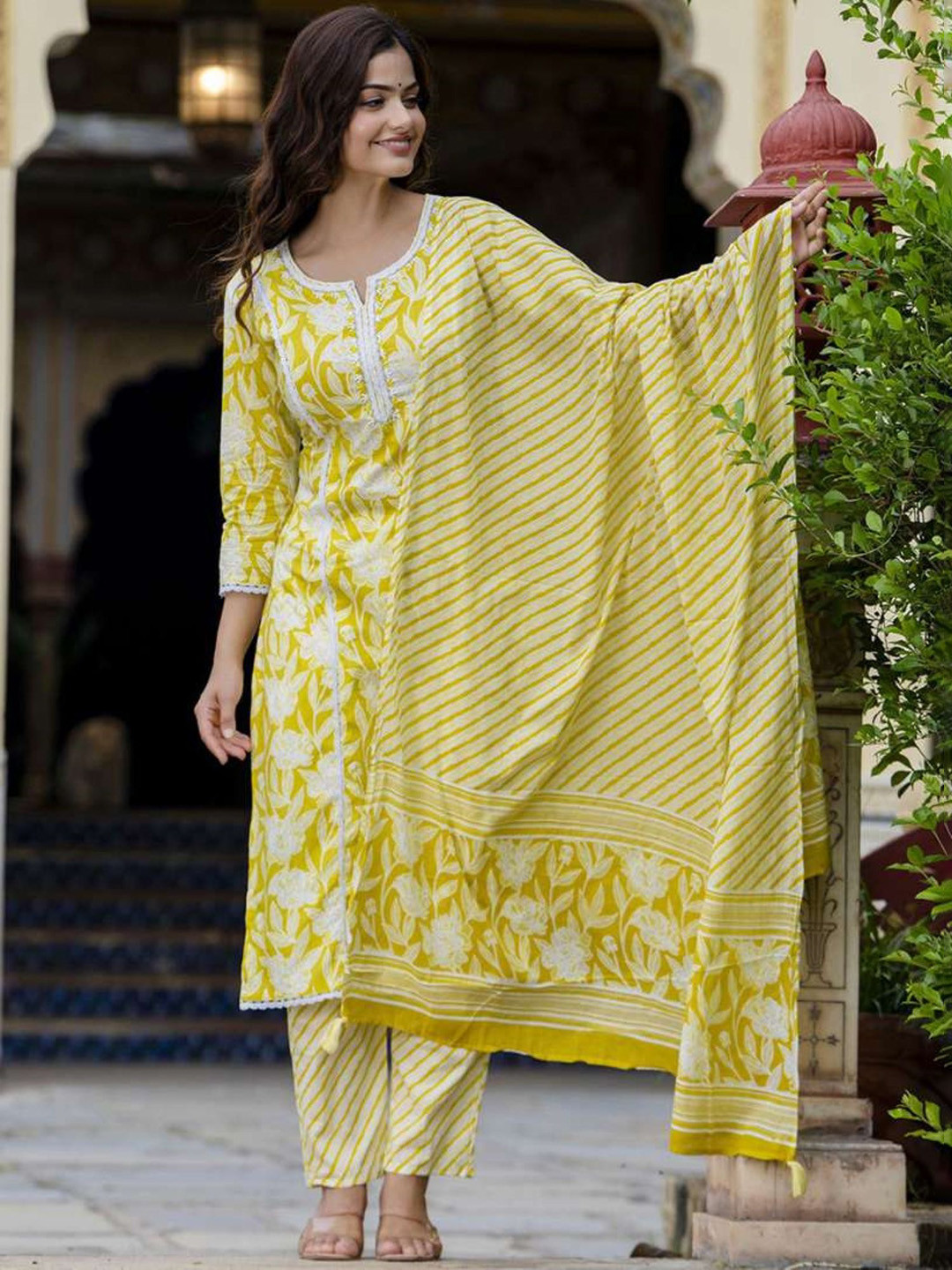 

GEKHA Women Floral Printed Regular Thread Work Pure Cotton Kurta with Trousers & With Dupatta, Yellow