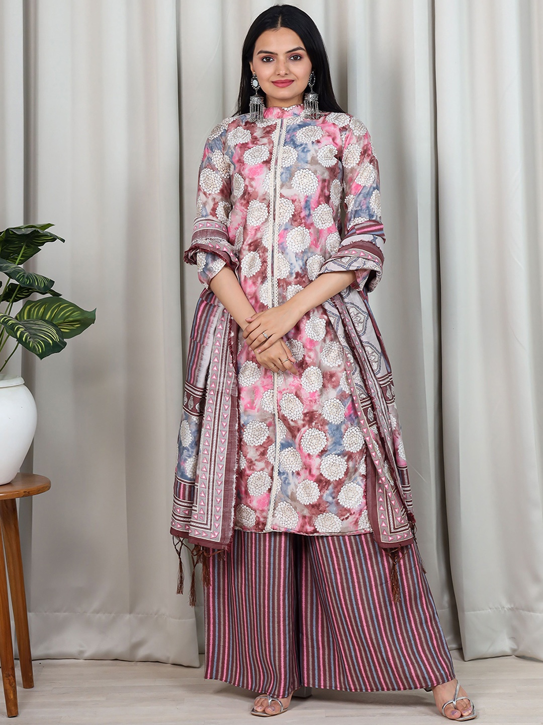 

VIVARAA FASHION Women Floral Printed Regular Chanderi Cotton Kurti with Palazzos & With Dupatta, White