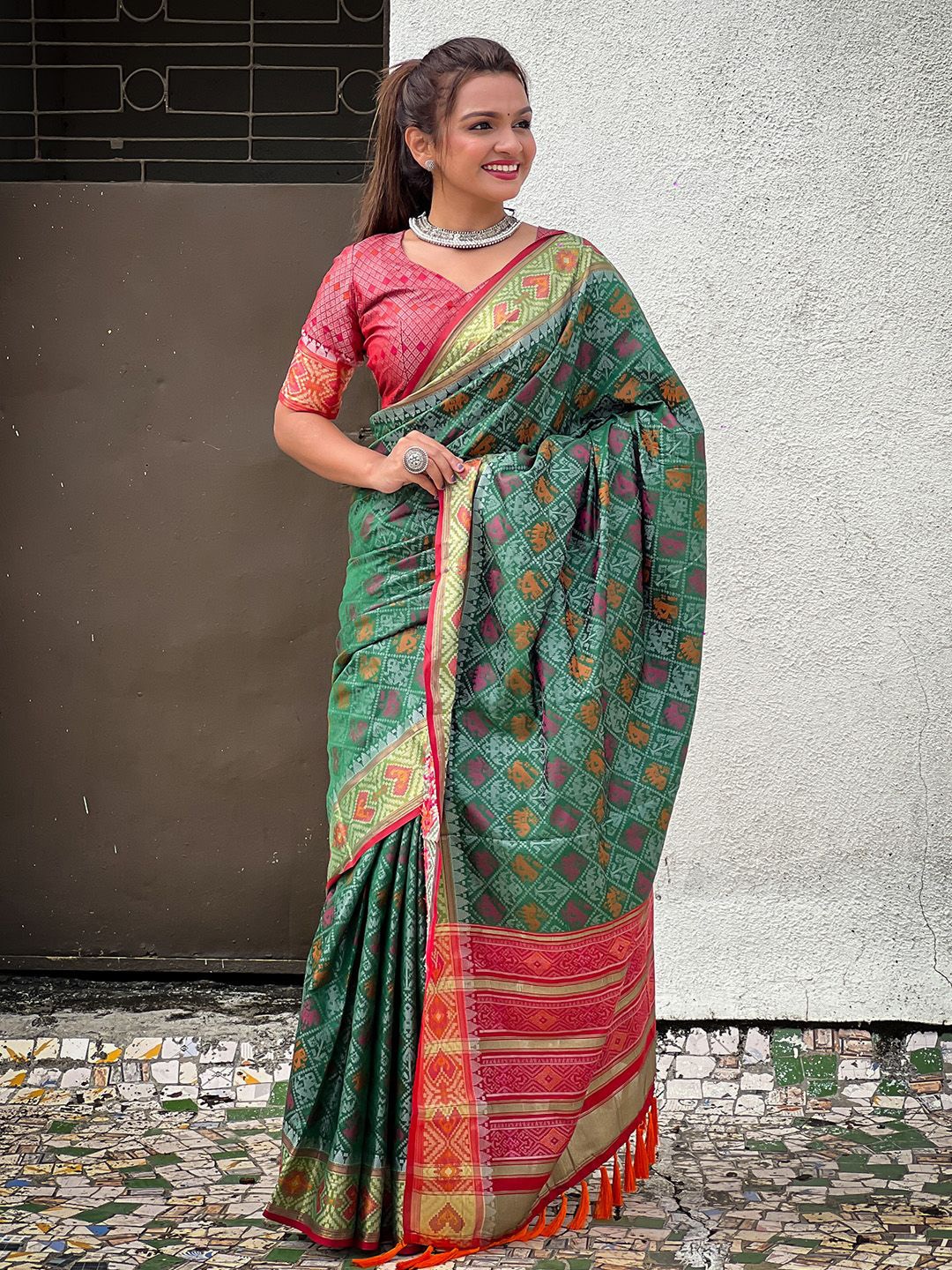 

Mitera Woven Design Zari Patola Saree With Unstitched Blouse Piece, Green