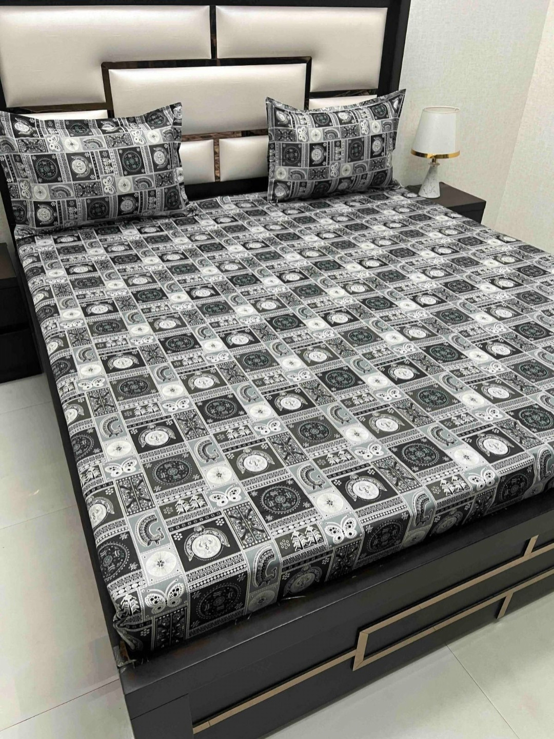 

Pure Decor Passion Fur Black Printed 200 TC Pure Cotton Queen Bedsheet Set 2.25 m x 2.56 m