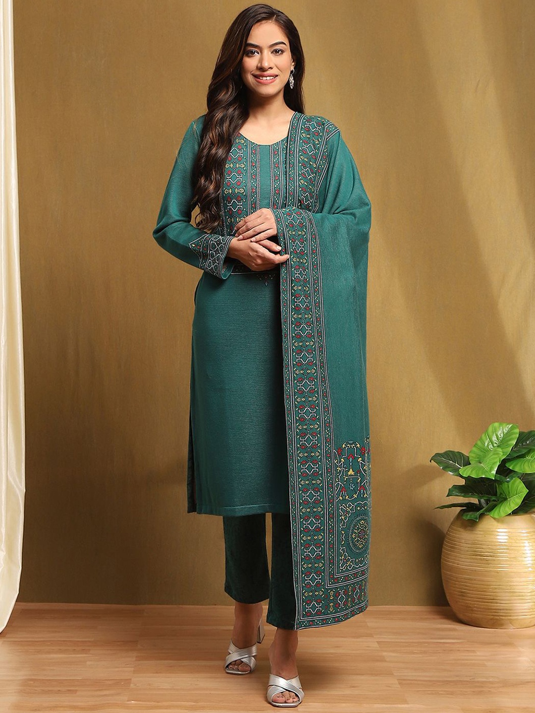 

Biba Women Ethnic Motifs Embroidered Regular Thread Work Kurta with Trousers & With Dupatta, Green