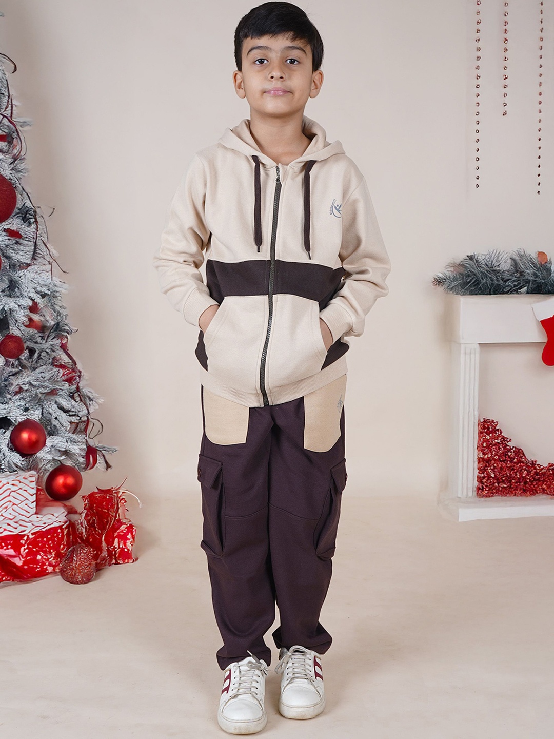 

KiddoPanti Boys Colorblocked Hooded Tracksuit, Beige