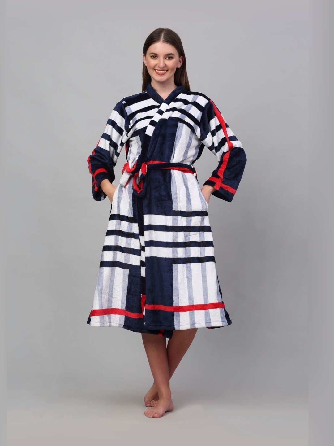 

KLOTTHE Navy Blue & White Printed Woollen Bath Robe With Belt