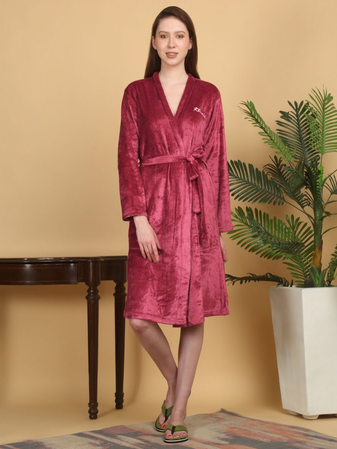 

KLOTTHE Red Shawl Collar Woollen Bath Robe With Belt