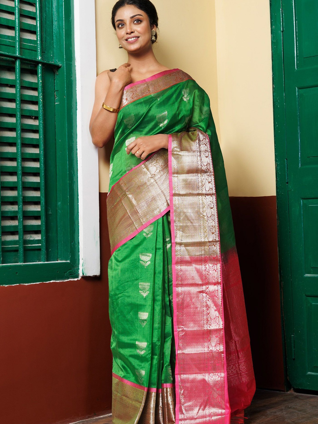 

Unnati Silks Woven Design Zari Silk Cotton Handloom Kanjeevaram Saree, Green