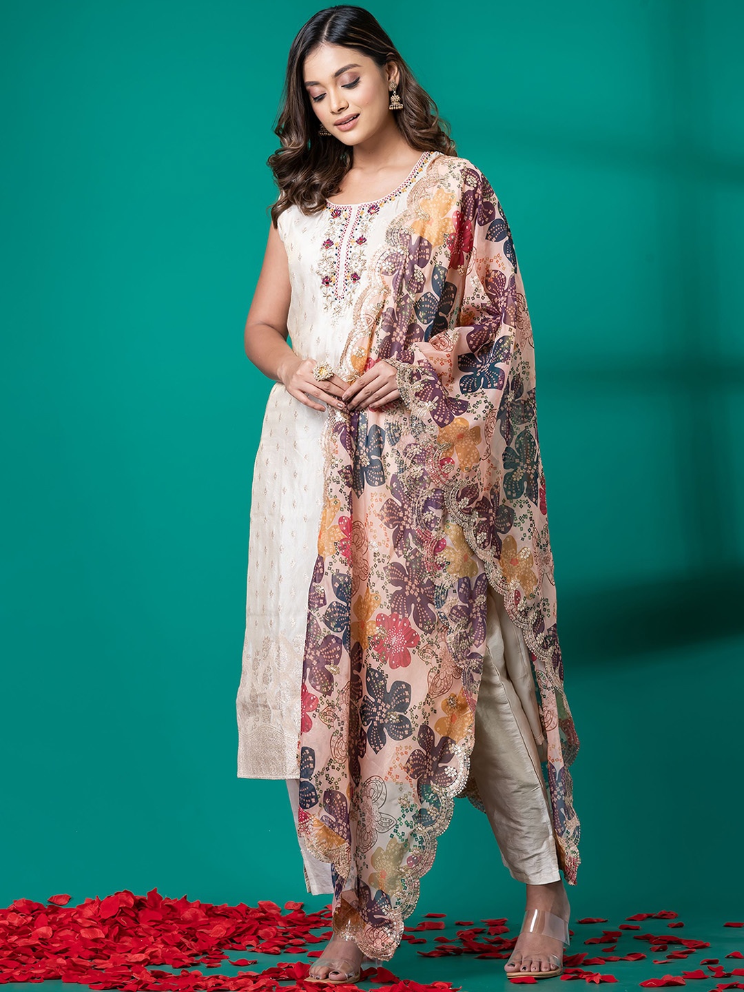 

SHREE BALAJI Women Floral Printed Regular Kurti with Trousers & With Dupatta, White