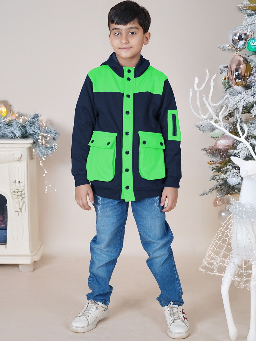 

KiddoPanti Boys Hooded Colourblocked Sweatshirt With Jeans, Navy blue