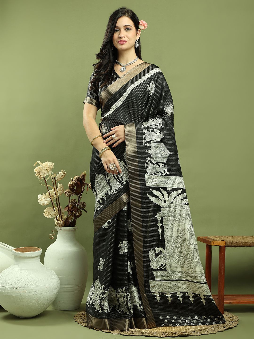 

Stylee LIFESTYLE Checked Woven Design Zari Saree, Black