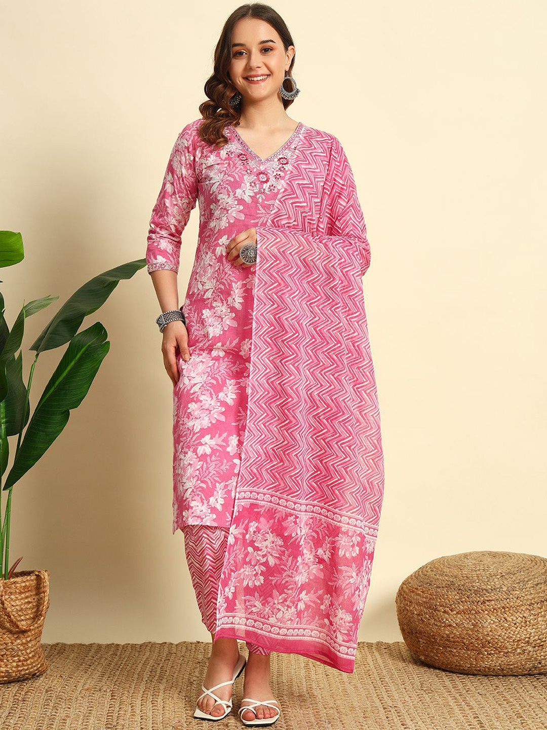 

IkDaiya Women Floral Embroidered Regular Mirror Work Pure Cotton Kurta with Trousers & With Dupatta, Pink