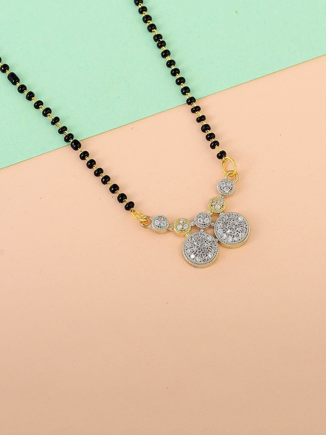 

MEMOIR Gold-Plated Artificial Beads Imitation Diamond Short Mangalsutra