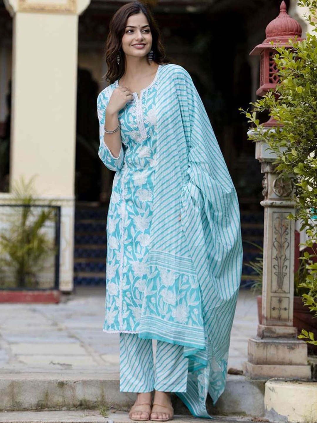 

GEKHA Women Floral Printed Regular Thread Work Pure Cotton Kurta with Trousers & With Dupatta, Turquoise blue