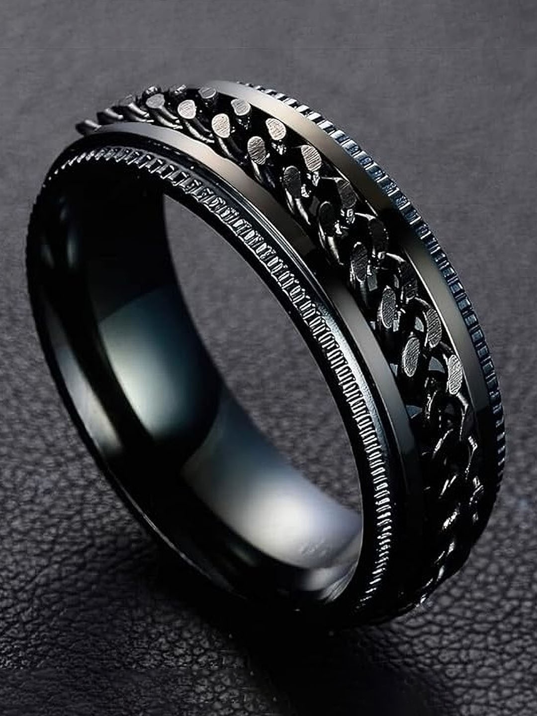 

Lila Unisex Stainless Steel Chain Rotatable Silver Titanium Band Ring, Black