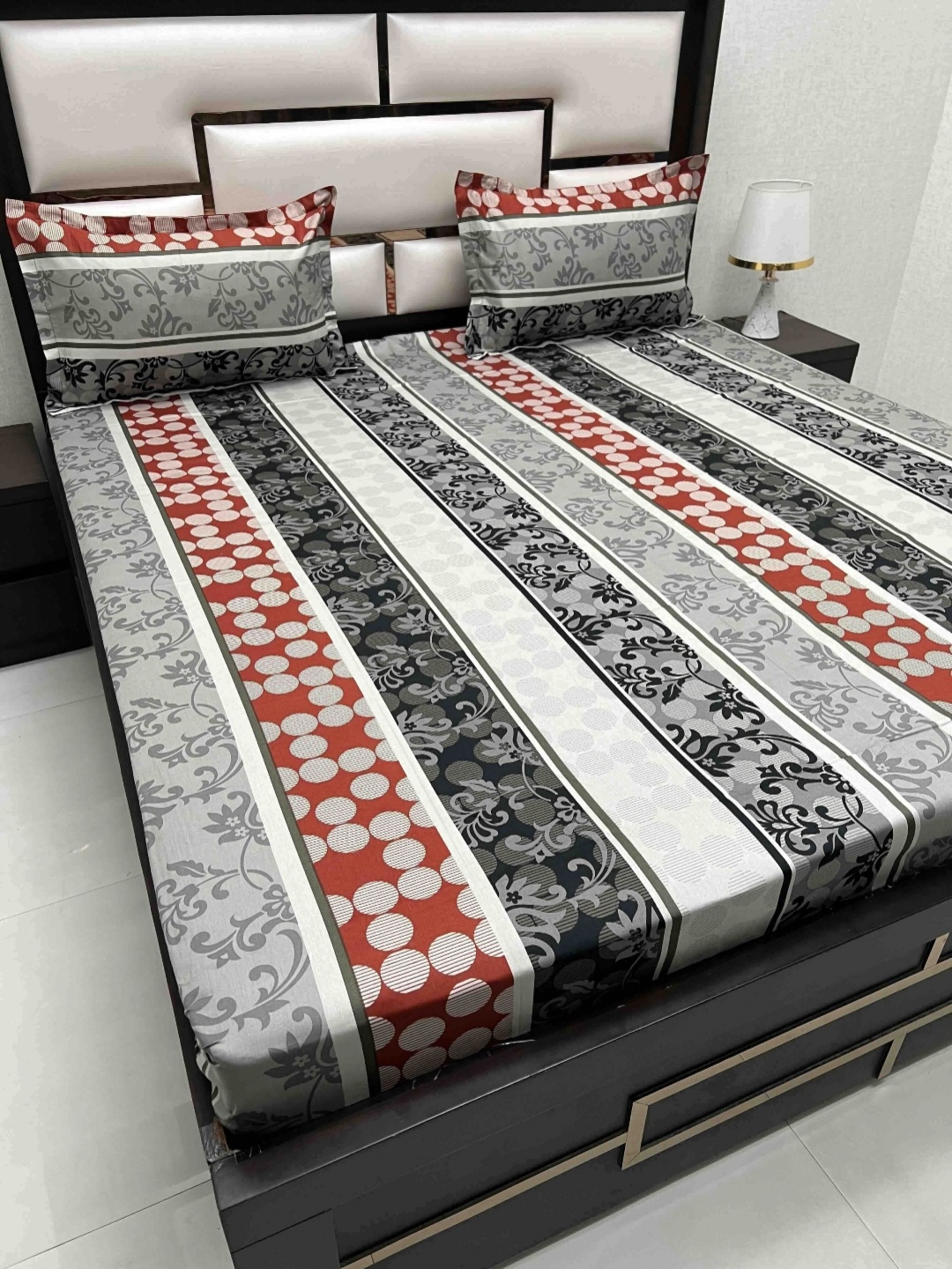 

Pure Decor Passion Fur Black Printed 200 TC Pure Cotton Queen Bedsheet Set 2.25 m x 2.56 m