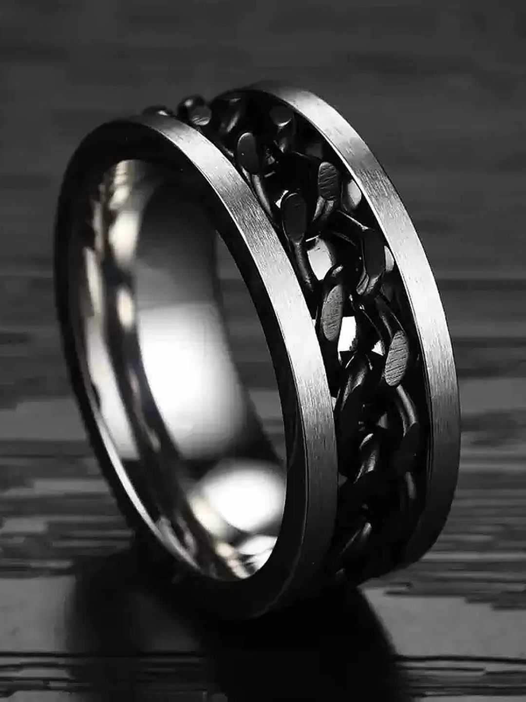 

Lila Men Stainless Steel Rotatable Titanium Band Ring, Black