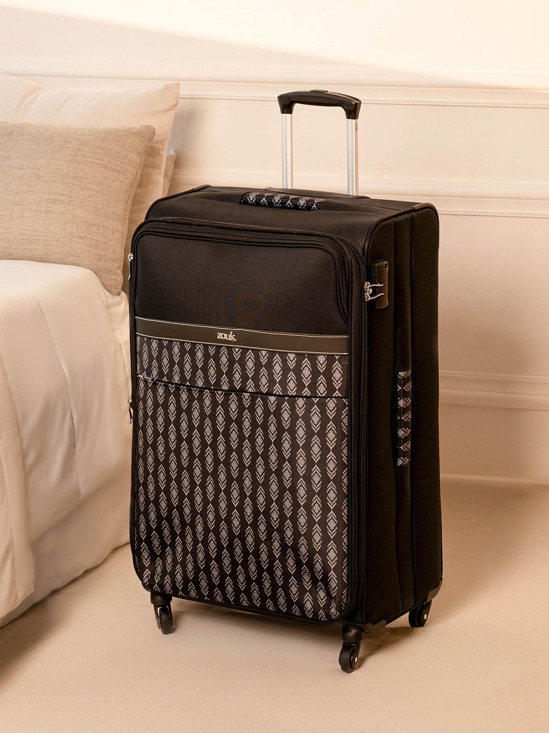 

ZOUK Avasa Ikat Printed Soft-Sided Large Trolley Bag, Black