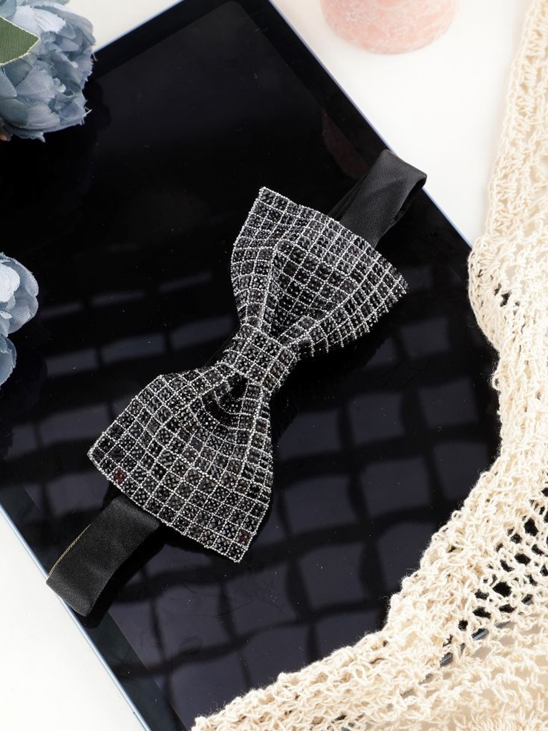 

Alvaro Castagnino Men Woven Design Bow Tie, Black
