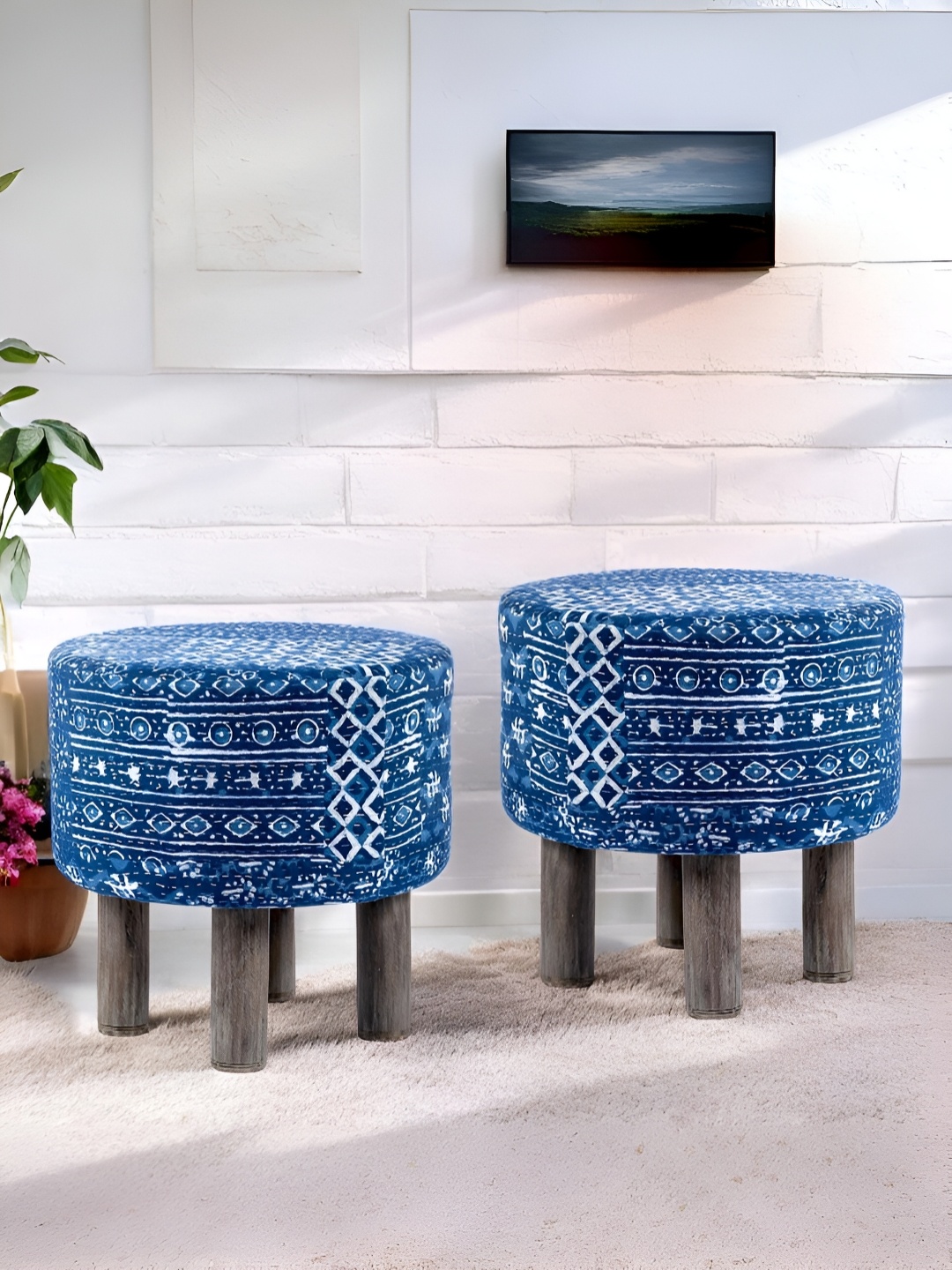 

Ikiriya 2-Pcs Blue & White Embroidered Round Ottoman