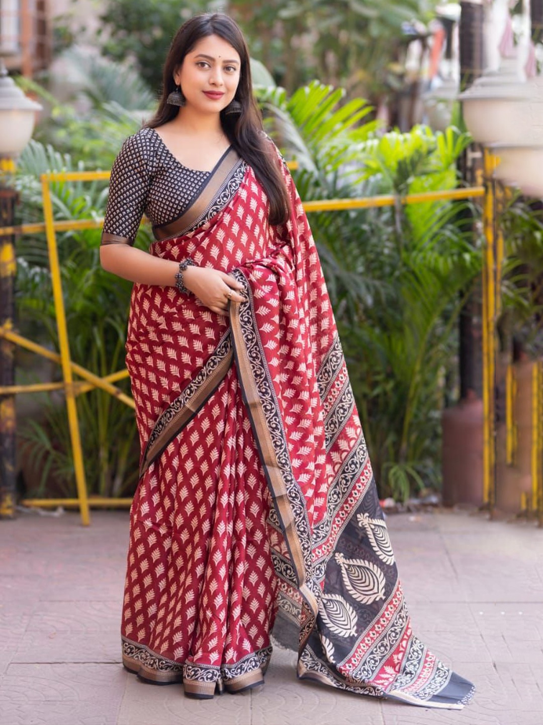 

STAVA CREATION Ethnic Motifs Zari Saree, Red
