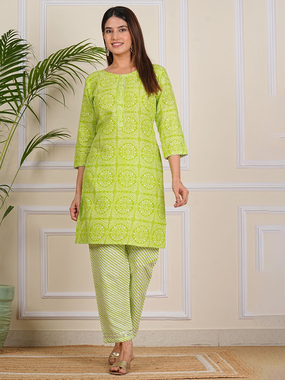 

Aarti Fashion Women Bandhani Printed Regular Kurta with Trousers, Green