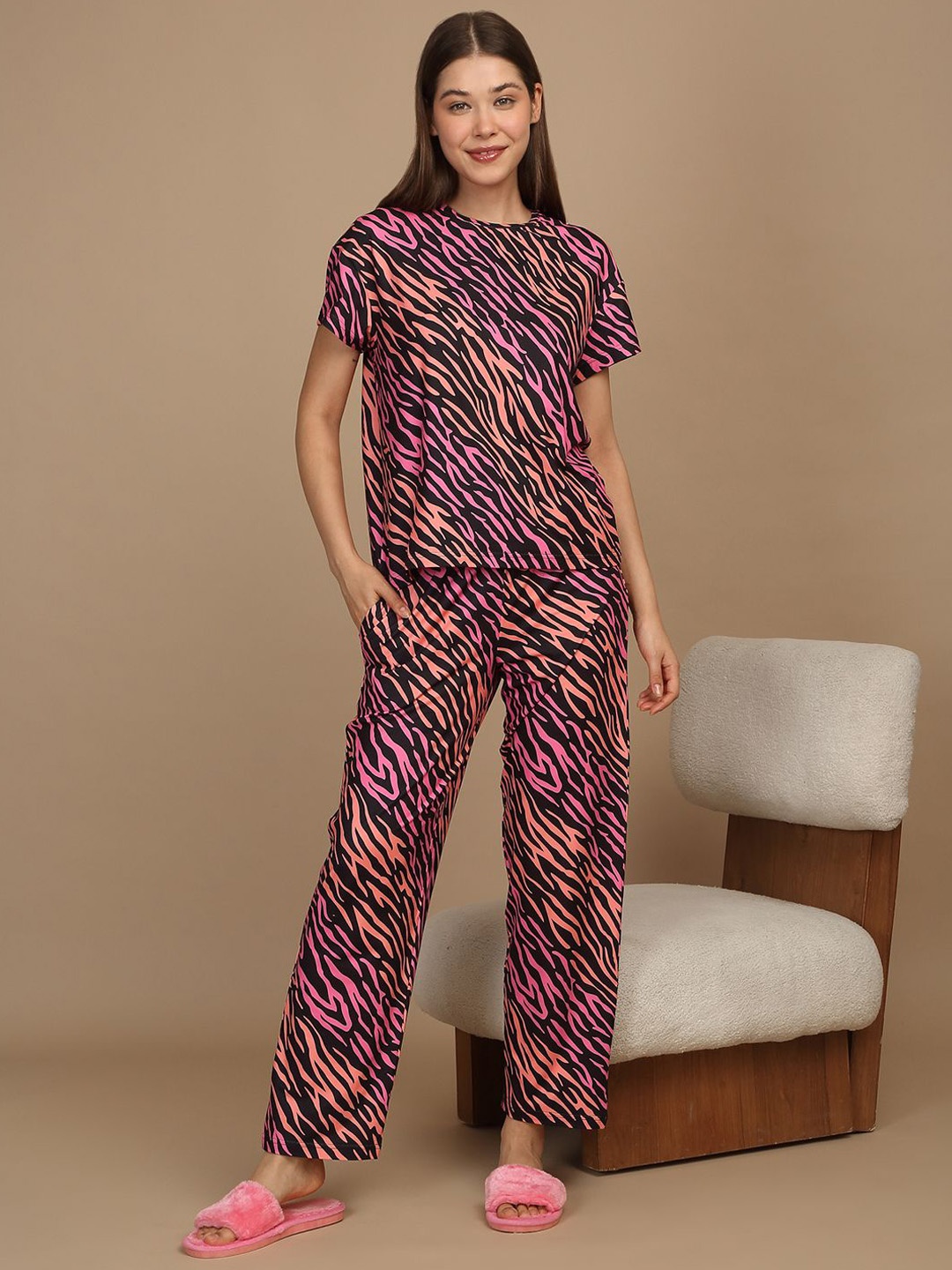 

Sweet Dreams Women Printed Night suit, Black