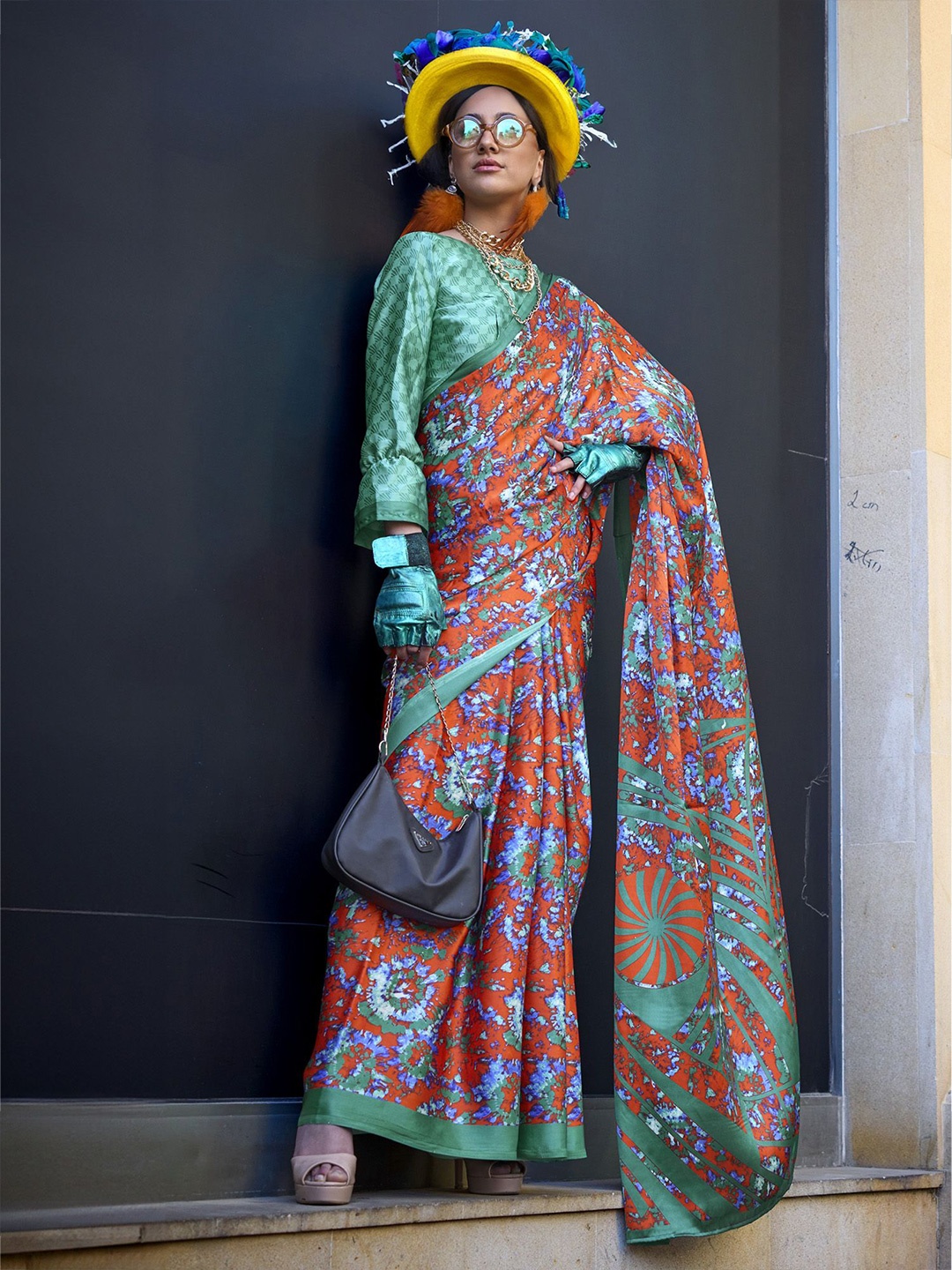 

elora Women Abstract Printed Saree With Unstitched Blouse Piece, Orange