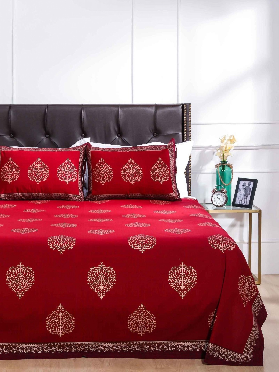 

SHAHENAZ Maroon & Yellow Floral 120 TC Queen Bedsheet with 2 Pillow Covers