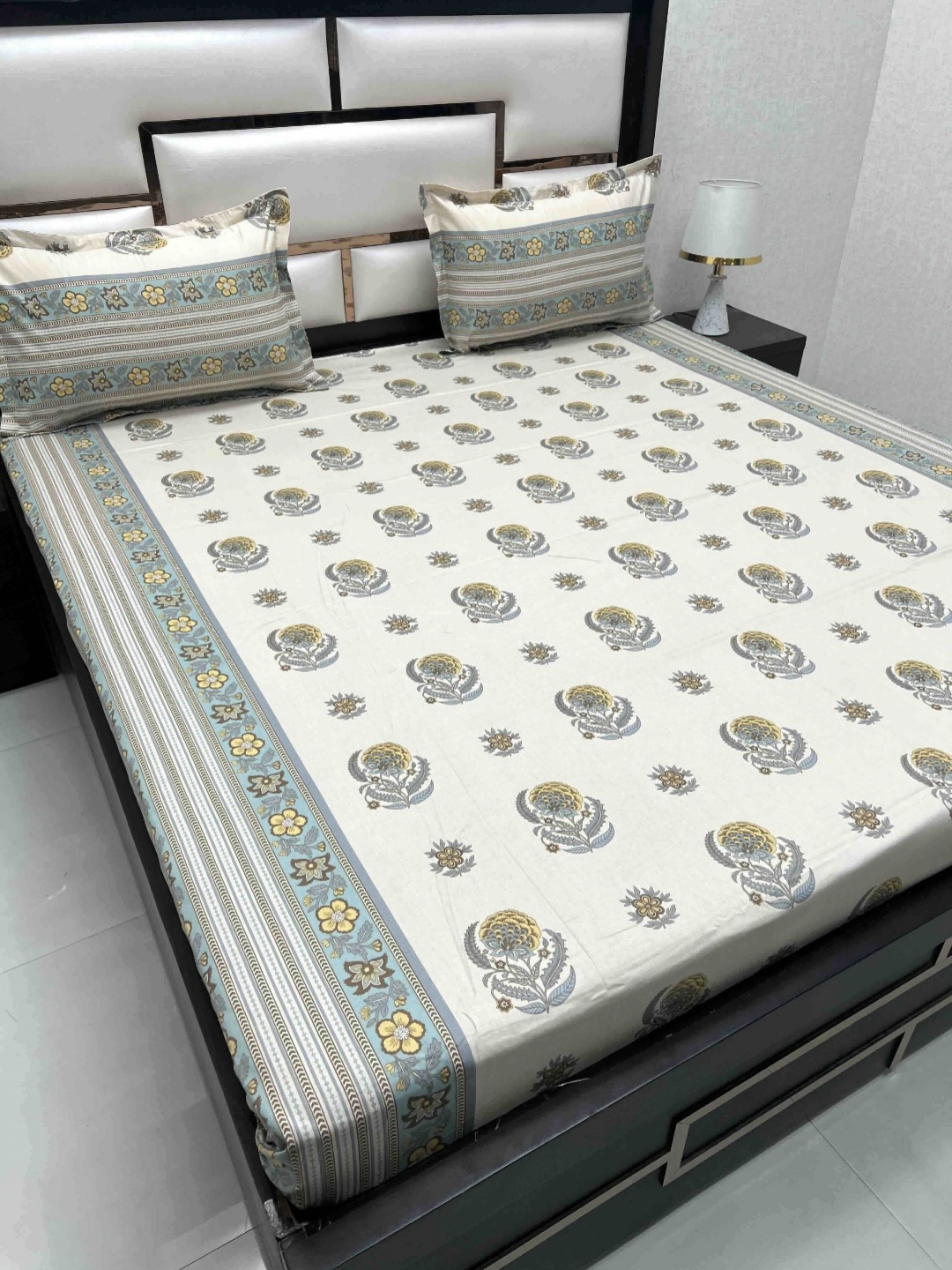 

Pure Decor Royal Passion White Floral Cotton 230 TC Queen Bedsheet Set 2.25 m x 2.57 m