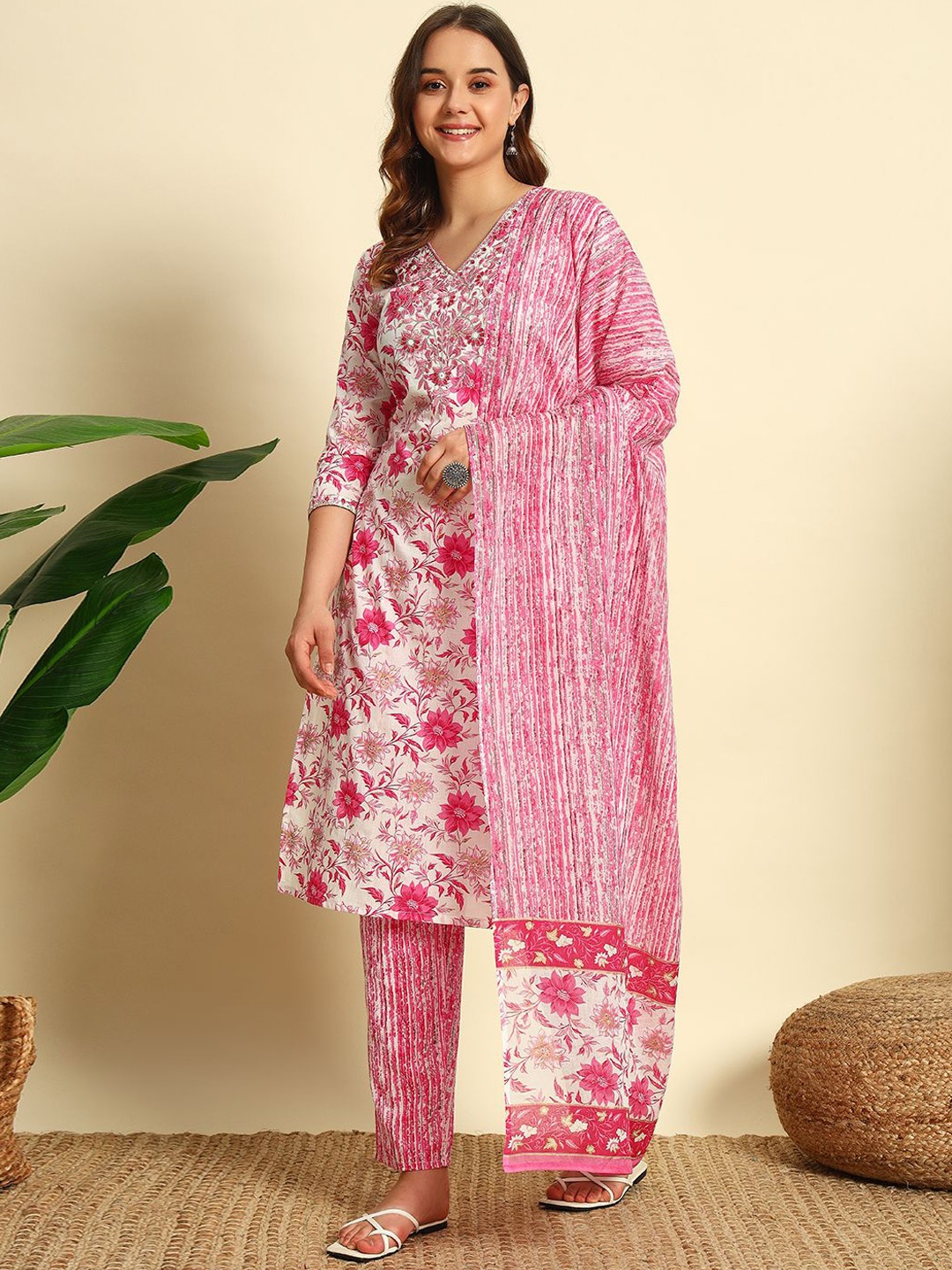 

IkDaiya Women Floral Embroidered Regular Thread Work Pure Cotton Kurta with Trousers & With Dupatta, Pink