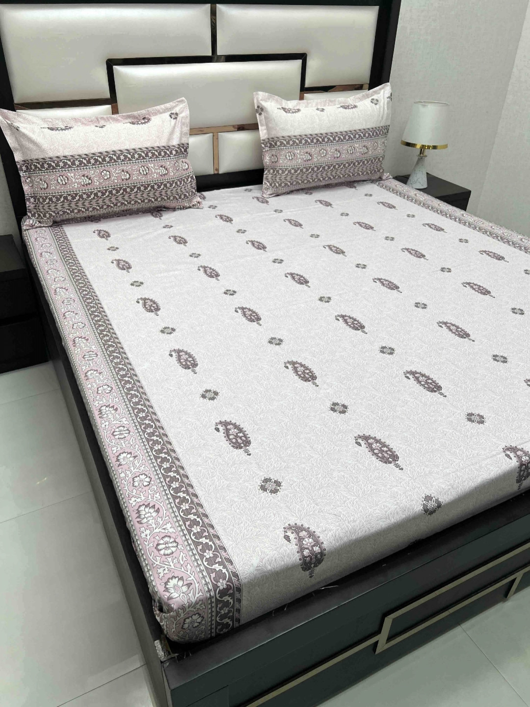 

Pure Decor Royal Passion Pink Printed Pure Cotton 300 TC Queen Bedsheet Set 2.54 x 2.26 m