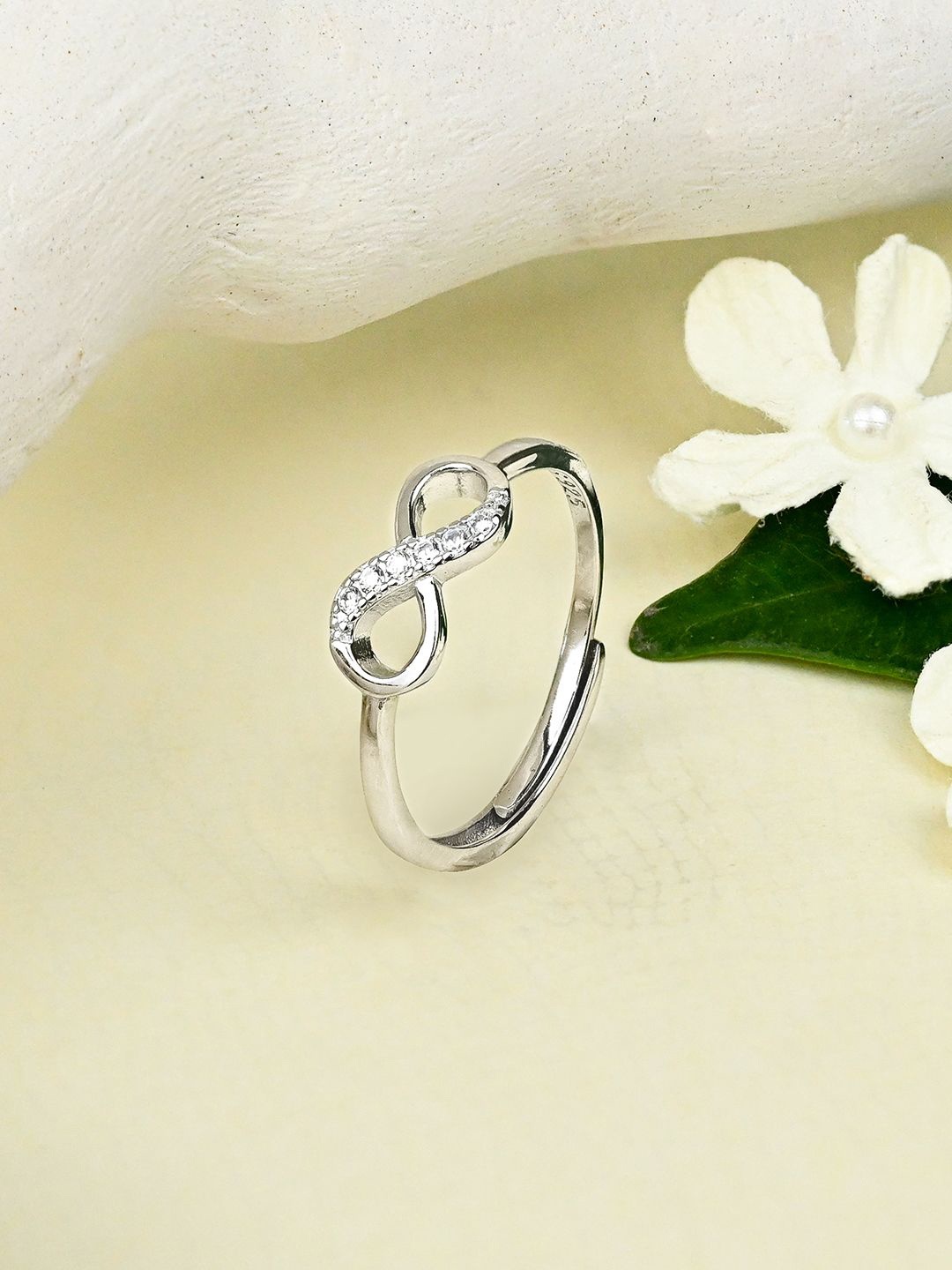 

TOUCH925 Pure Silver Cubic Zirconia-Studded Loop Infinite Finger Ring